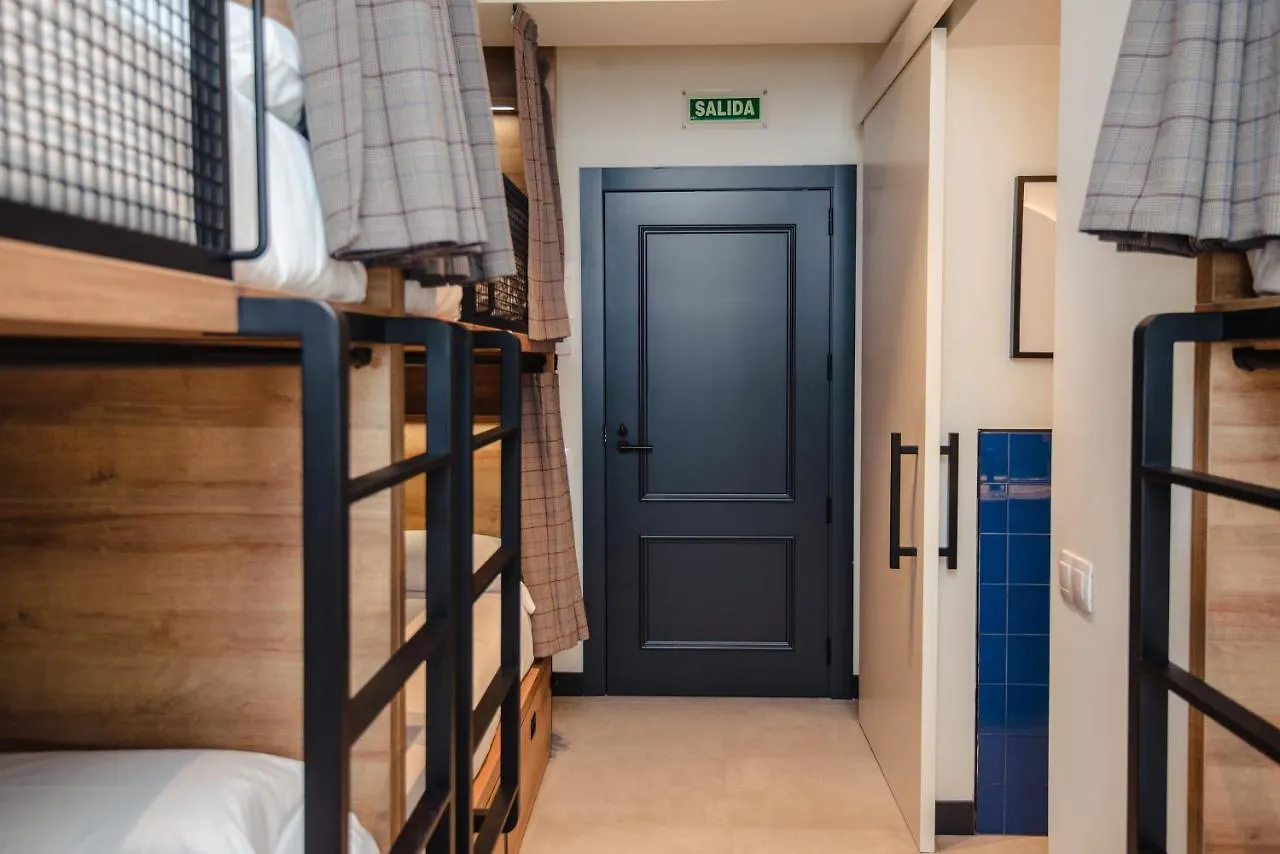 Latroupe La Granja Hostel Bilbao