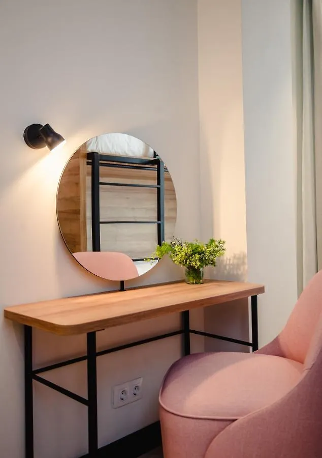 Latroupe La Granja Hostel Bilbao