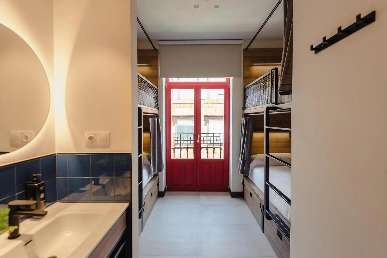 Latroupe La Granja Hostel Bilbao