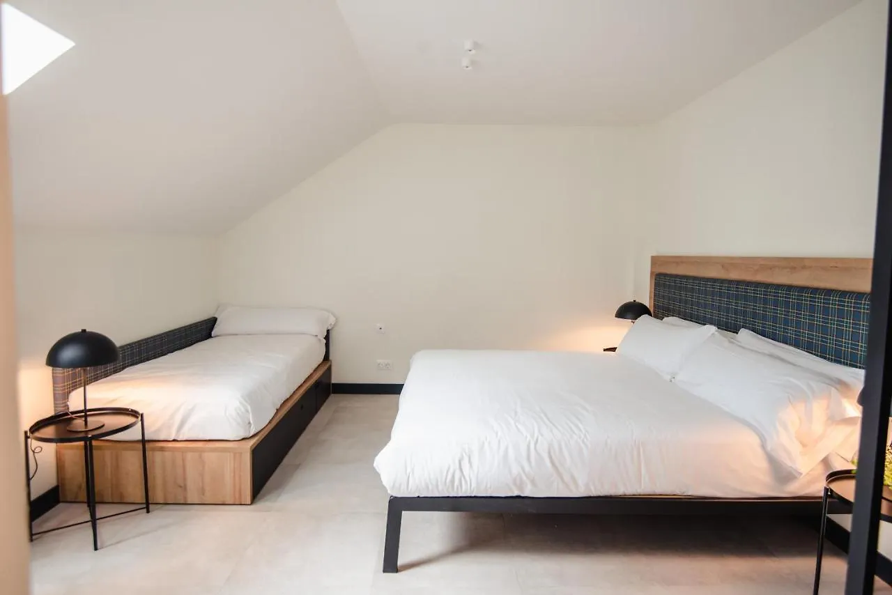 Latroupe La Granja Hostel Bilbao