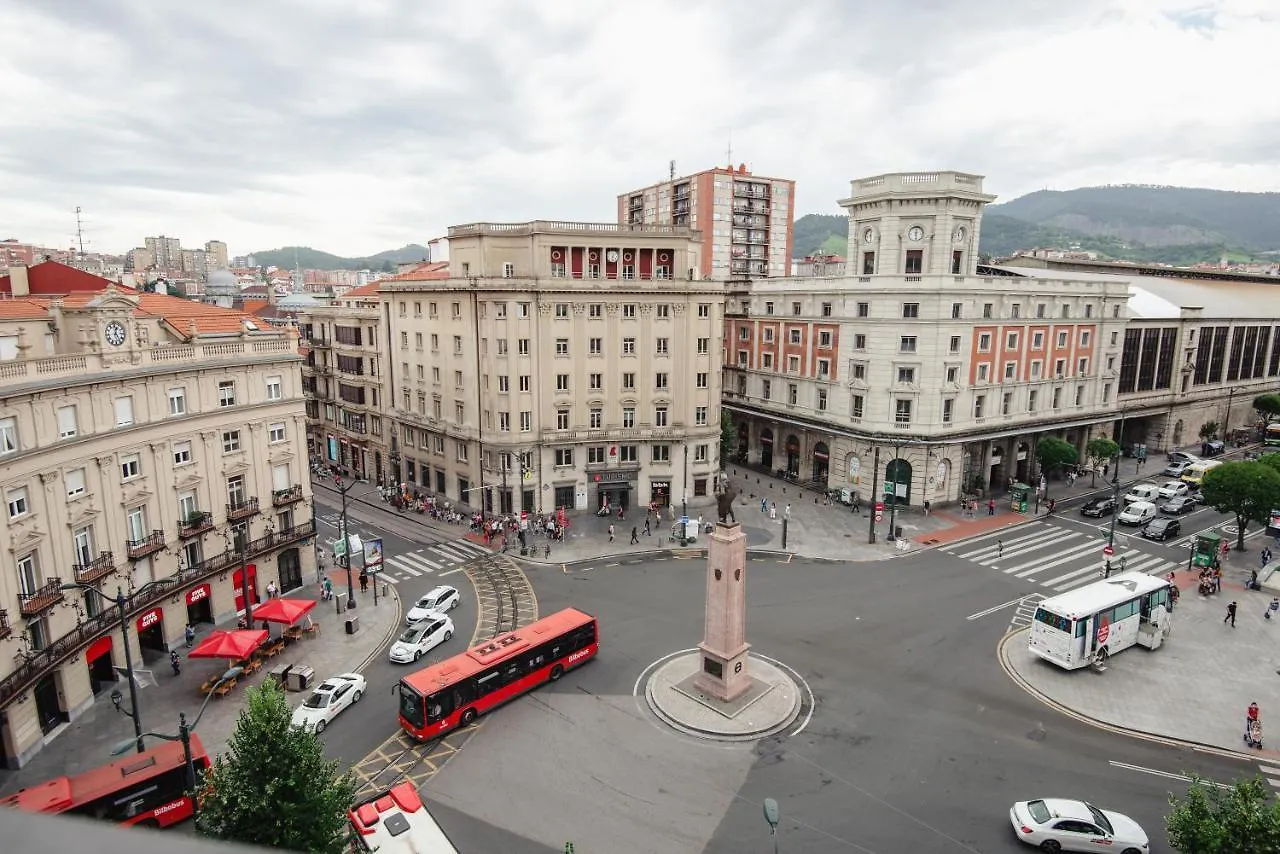 Latroupe La Granja Hostel Bilbao